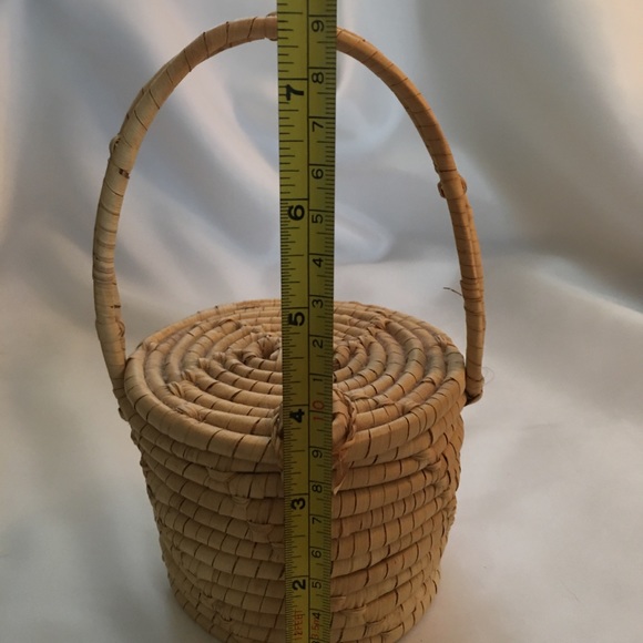 Vintage Wicker Basket with Attached Lid - Picture 8 of 10
